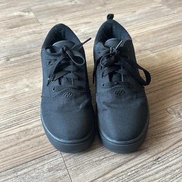 Heely’s Men’s Black Shoes - Picture 8 of 8